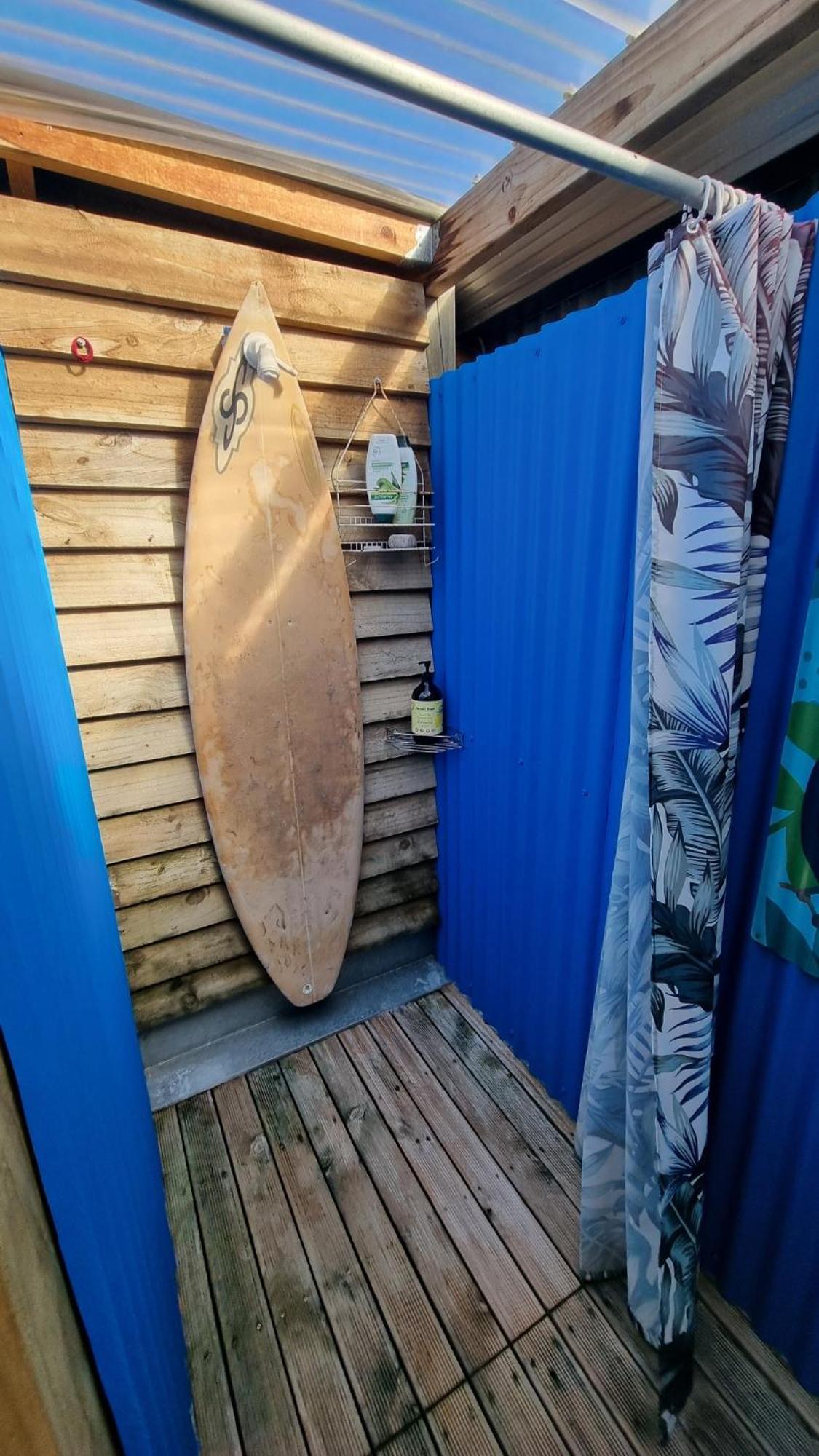 Raglan West Retro Beach Vibe Accommodation Exterior foto